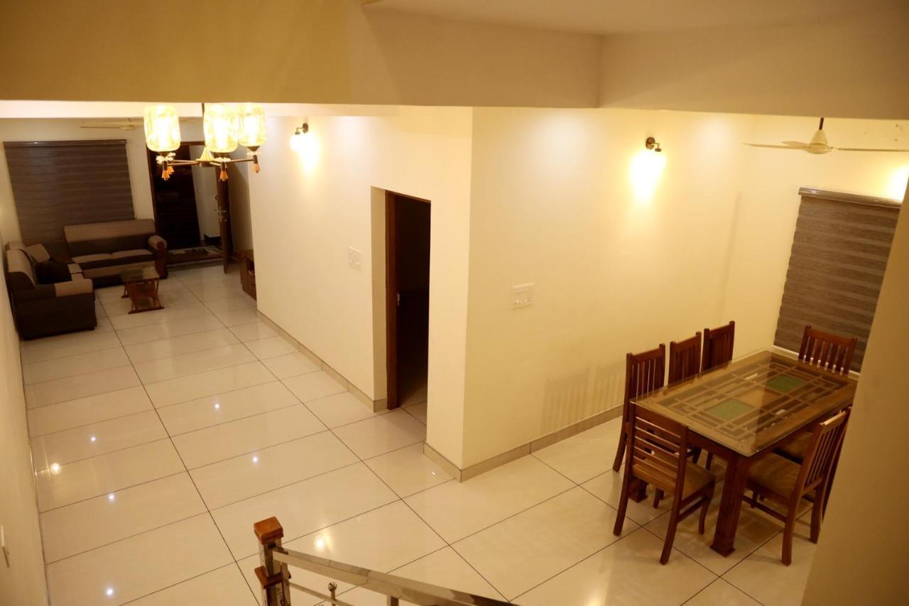 Clover Home Tiruvalla Eksteriør bilde